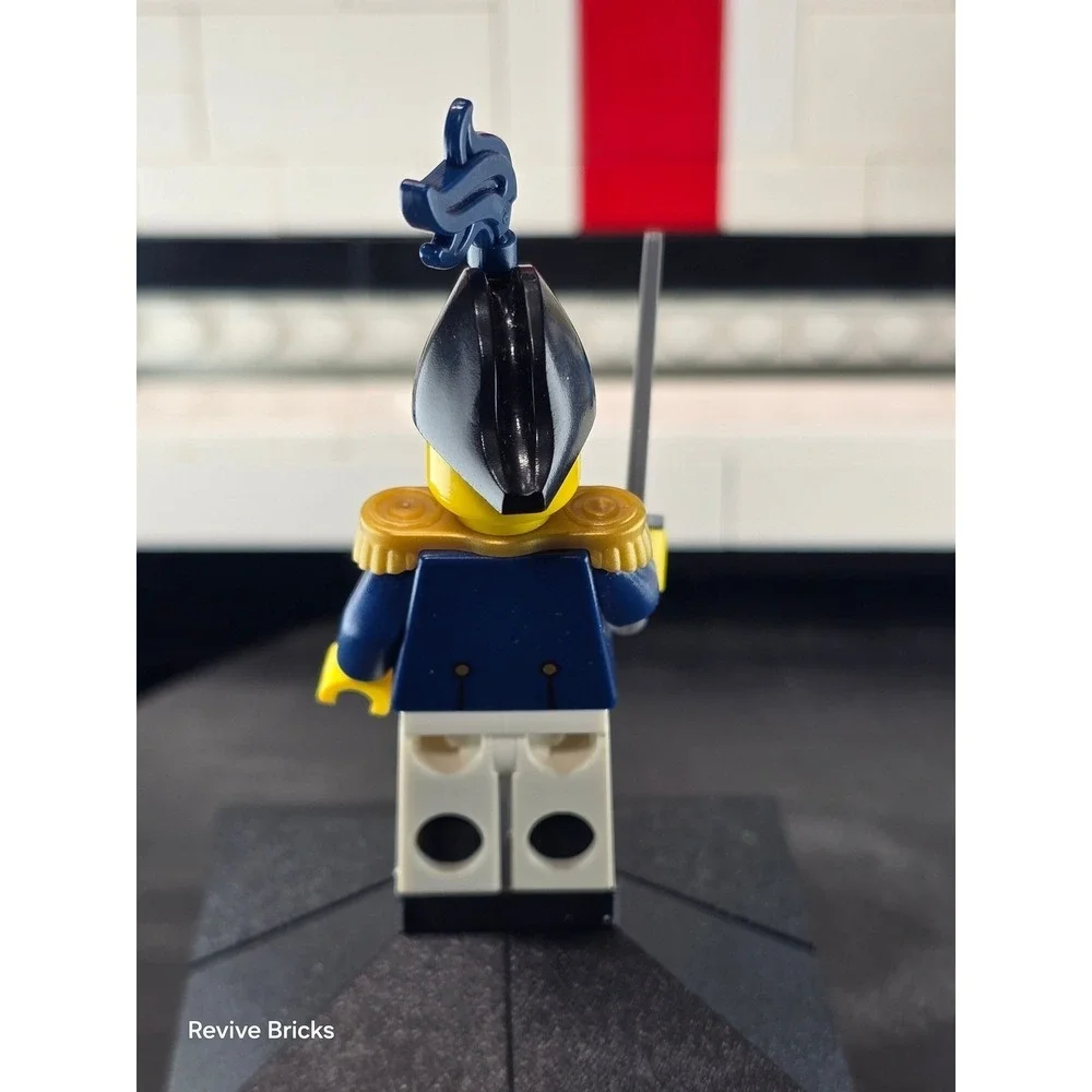 Pirate - pi117 Imperial Soldier II Captain Pearl Gold Epaulettes Dark Blue Plume